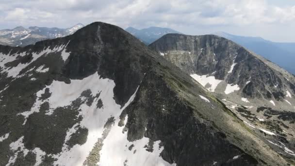 Niesamowity Widok Lotu Ptaka Szczyty Banderishki Chukar Bashliyski Chukar Pirin — Wideo stockowe