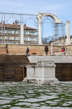 STARA ZAGORA, BULGARIA - 5 Ağustos 2021: Bulgaristan 'ın Stara Zagora kentinin merkezinde bulunan antik Forum Augusta Traiana kalıntıları