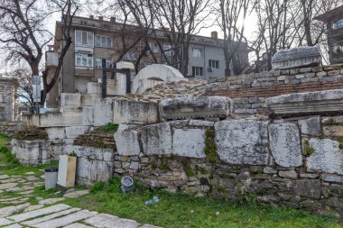 STARA ZAGORA, BULGARIA - 5 Ağustos 2021: Bulgaristan 'ın Stara Zagora kentinin merkezinde bulunan antik Forum Augusta Traiana kalıntıları