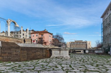 STARA ZAGORA, BULGARIA - 5 Ağustos 2021: Bulgaristan 'ın Stara Zagora kentinin merkezinde bulunan antik Forum Augusta Traiana kalıntıları