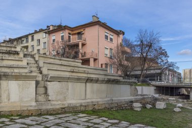 STARA ZAGORA, BULGARIA - 5 Ağustos 2021: Bulgaristan 'ın Stara Zagora kentinin merkezinde bulunan antik Forum Augusta Traiana kalıntıları