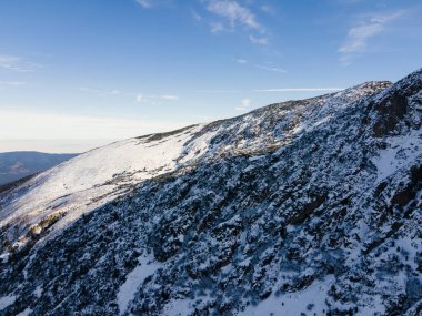 Bulgaristan 'ın Malyovitsa zirvesi yakınlarındaki Rila Dağı' nın şaşırtıcı kış manzarası