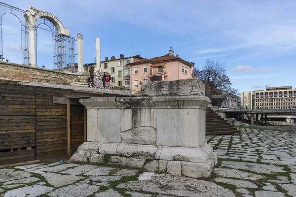 STARA ZAGORA, BULGARIA - 5 Ağustos 2021: Bulgaristan 'ın Stara Zagora kentinin merkezinde bulunan antik Forum Augusta Traiana kalıntıları