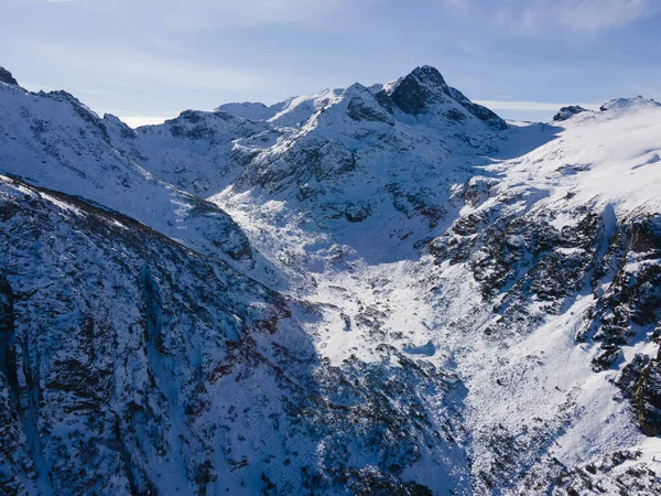 Bulgaristan 'ın Malyovitsa zirvesi yakınlarındaki Rila Dağı' nın şaşırtıcı kış manzarası
