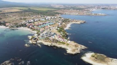 Bulgaristan 'ın Burgaz Bölgesi' nin Çarevo kasabası yakınlarındaki Arapya plajının hava manzarası 