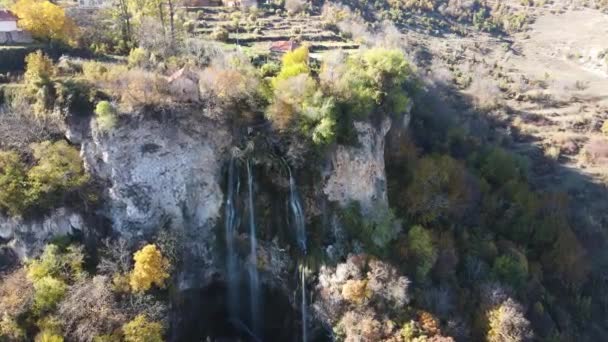 Pemandangan Musim Gugur Udara Air Terjun Polska Skakavitsa Gunung Zemen — Stok Video