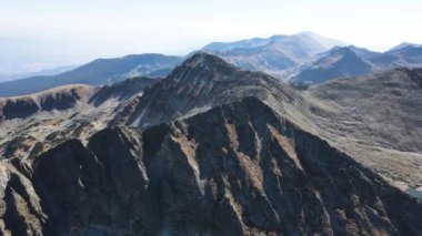 Polezhan Tepesi 'nin hava manzarası, Pirin Dağı, Bulgaristan