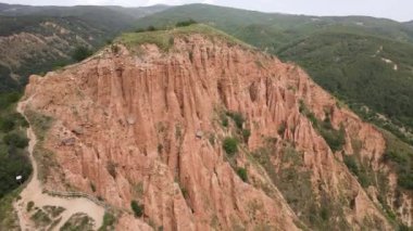 Kaya oluşumunun hava görüntüsü Stob piramitleri, Rila Dağı, Kyustendil bölgesi, Bulgaristan