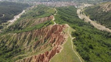 Kaya oluşumunun hava görüntüsü Stob piramitleri, Rila Dağı, Kyustendil bölgesi, Bulgaristan