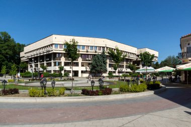 VIDIN, BULGARIA - 23 Mayıs 2021: Bulgaristan 'ın Vidin kentinin merkezindeki Bdintsi Meydanı' nın panoramik manzarası