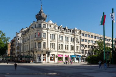 VIDIN, BULGARIA - 23 Mayıs 2021: Bulgaristan 'ın Vidin kentinin merkezindeki Bdintsi Meydanı' nın panoramik manzarası