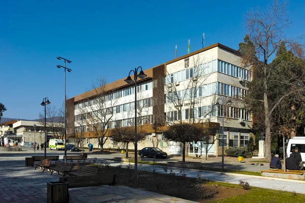 Berkovitsa Bulgaria Νοεμβρίου 2021 Τυπικό Κτίριο Και Δρόμος Στο Κέντρο — Φωτογραφία Αρχείου