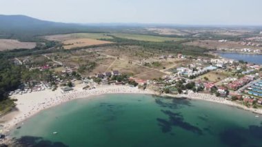 Bulgaristan 'ın Burgaz Bölgesi' nin Çarevo kasabası yakınlarındaki Arapya plajının hava manzarası 