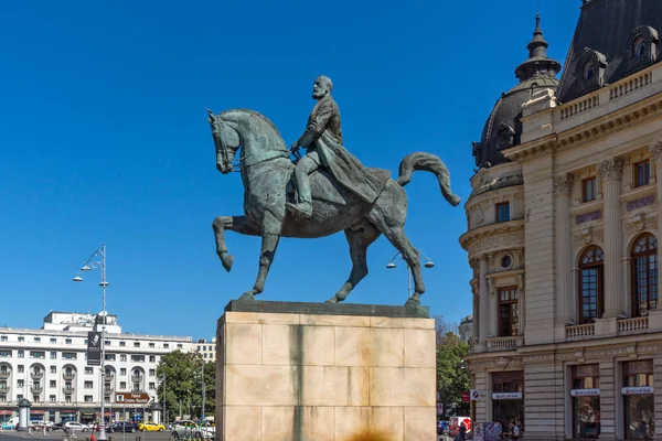 Bucharest Roumanie Août 2021 Statue Équestre Carol Devant Bibliothèque Universitaire — Photo