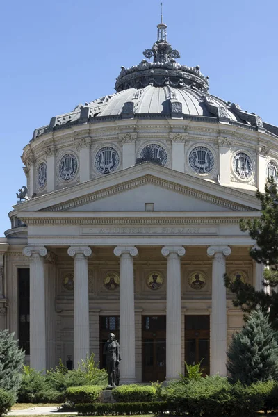 BÜKREŞ, ROMANIA - 17 Ağustos 2021: Romanya 'nın Bükreş kentinde Romen Atletizmi Binası