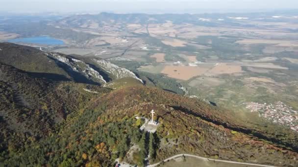 Vista Aérea Cruz Pico Okolchica Construida Como Reverencia Héroe Nacional — Vídeos de Stock