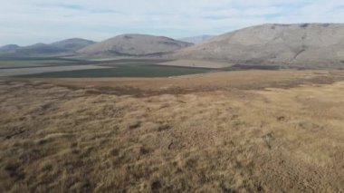 Aldomirovtsi bataklığının hava sonbahar manzarası, Sofya bölgesi, Bulgaristan