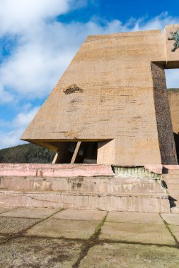 GURGULYAT, BULGARIA - 5 Aralık 2021: Pantheon Mother Bulgaria, 1885 Sırp-Bulgar Savaşı 'nda hayatını kaybeden askerlere adanmıştır, Gurgulyat köyü, Bulgaristan