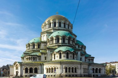 SOFYA, BULGARIA - 11 Kasım 2021: Bulgaristan 'ın Sofya kentindeki Katedral Aziz Alexander Nevski' nin muhteşem manzarası