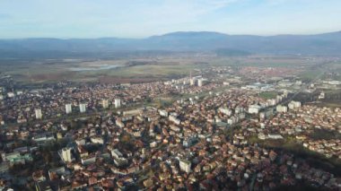 Bulgaristan 'ın Kyustendil kentinin şaşırtıcı hava gün batımı manzarası