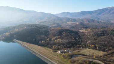 Bulgaristan 'ın Montana bölgesinin Srechenska Bara Baraj Havalimanı manzarası