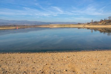 Drenov Dol rezervuarı, Kyustendil bölgesi, Bulgaristan 'ın muhteşem manzarası