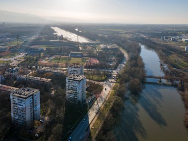 Bulgaristan 'ın Filibe kenti Maritsa nehri ve panoramasının şaşırtıcı hava manzarası