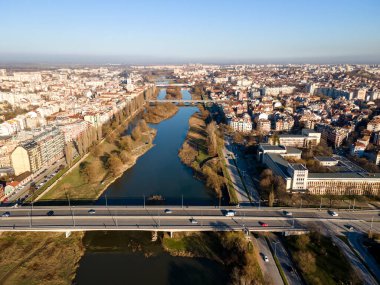 Bulgaristan 'ın Filibe kenti Maritsa nehri ve panoramasının şaşırtıcı hava manzarası
