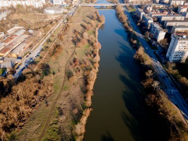 Bulgaristan 'ın Filibe kenti Maritsa nehri ve panoramasının şaşırtıcı hava manzarası