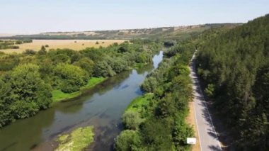 Bulgaristan 'ın Ruse bölgesindeki Byala kasabası yakınlarından geçen Yantra Nehri' nin hava manzarası