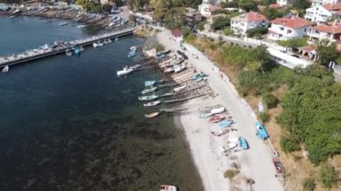 Bulgaristan 'ın Burgaz Bölgesi Ahtopol kentindeki inanılmaz hava manzaralı kasaba 