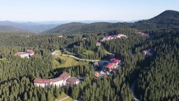 Bulgaristan Smolyan Bölgesinin Pamporovo Kentindeki Ünlü Kayak Merkezinin Yaz Havası — Stok video