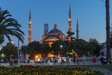 İstanbul, Türkiye - 26 Temmuz 2019: Sultan Ahmet Camii'nin İstanbul'da Sultan Camii olarak bildiği gece fotoğrafı