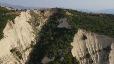 Rozhen kum piramitlerinin hava günbatımı manzarası, Blagoevgrad bölgesi, Bulgaristan