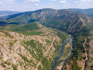 Bulgaristan 'ın Madzharovo kenti yakınlarındaki Arda Nehri' nin hava manzarası