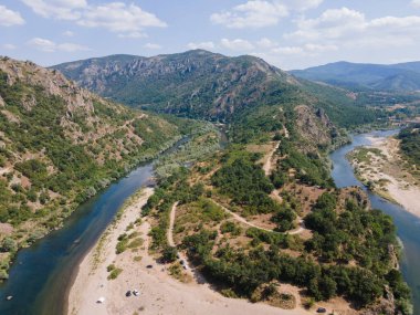 Bulgaristan 'ın Madzharovo kenti yakınlarındaki Arda Nehri' nin hava manzarası