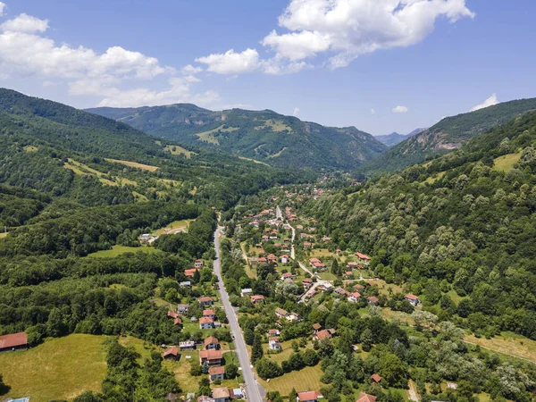 Bulgaristan Balkan Dağları Lovech Bölgesindeki Ribaritsa Tatil Köyünün Hava Manzarası — Stok fotoğraf