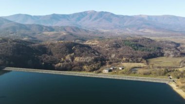 Bulgaristan 'ın Montana bölgesinin Srechenska Bara Baraj Havalimanı manzarası