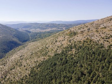 Bulgaristan 'ın Pernik bölgesindeki Lyubash Dağı' nın İnanılmaz Sonbahar Manzarası
