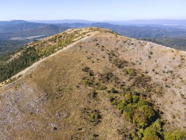 Bulgaristan 'ın Pernik bölgesindeki Lyubash Dağı' nın İnanılmaz Sonbahar Manzarası