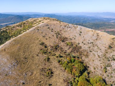Bulgaristan 'ın Pernik bölgesindeki Lyubash Dağı' nın İnanılmaz Sonbahar Manzarası