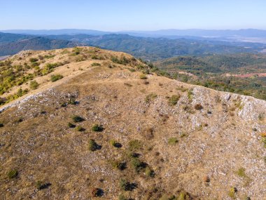 Bulgaristan 'ın Pernik bölgesindeki Lyubash Dağı' nın İnanılmaz Sonbahar Manzarası