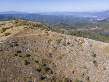 Bulgaristan 'ın Pernik bölgesindeki Lyubash Dağı' nın İnanılmaz Sonbahar Manzarası