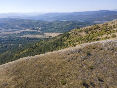 Bulgaristan 'ın Pernik bölgesindeki Lyubash Dağı' nın İnanılmaz Sonbahar Manzarası