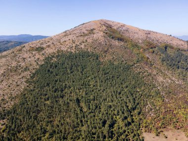 Bulgaristan 'ın Pernik bölgesindeki Lyubash Dağı' nın İnanılmaz Sonbahar Manzarası