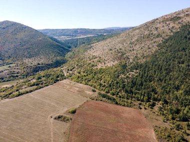 Bulgaristan 'ın Pernik bölgesindeki Lyubash Dağı' nın İnanılmaz Sonbahar Manzarası