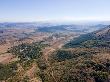 Bulgaristan 'ın Pernik bölgesindeki Lyubash Dağı' nın İnanılmaz Sonbahar Manzarası