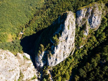 Bulgaristan 'ın Tran kenti yakınlarındaki Erma Nehri Boğazı' nın hava manzarası