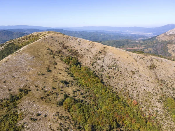 Bulgaristan 'ın Pernik bölgesindeki Lyubash Dağı' nın İnanılmaz Sonbahar Manzarası