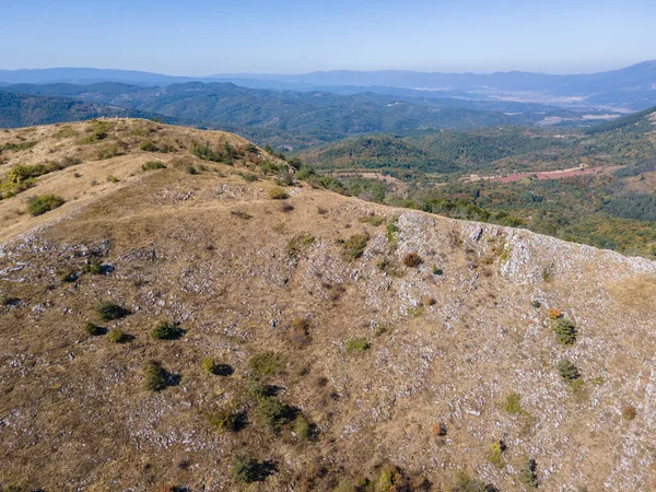 Bulgaristan 'ın Pernik bölgesindeki Lyubash Dağı' nın İnanılmaz Sonbahar Manzarası